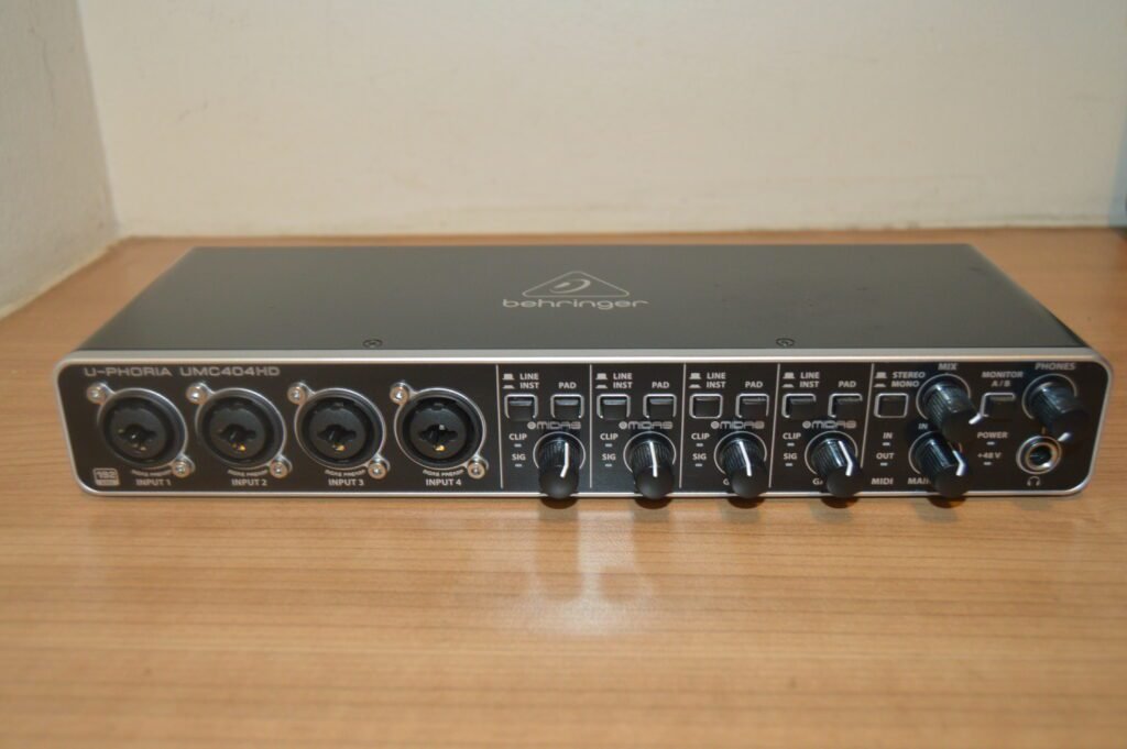 behringer umc404hd audio interfacedsc 0384 scaled