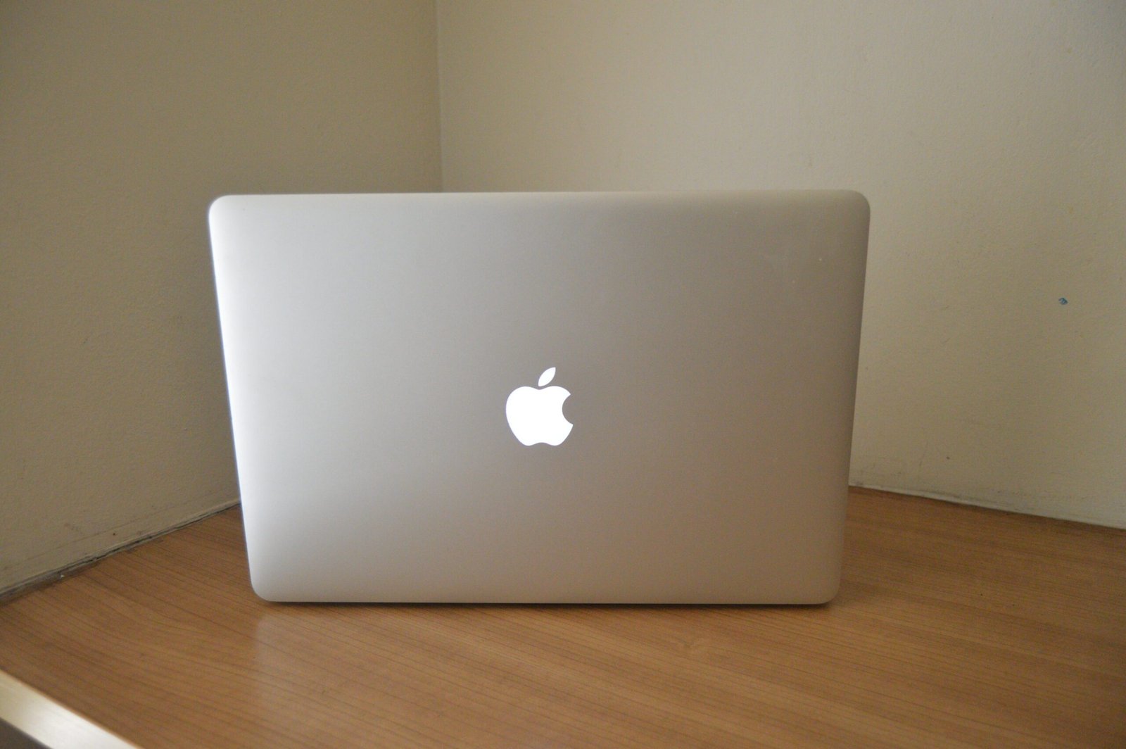 Apple MacBook Pro 15-inch Retina (Mid-2015) – A1398 | Core i7 | 16GB RAM | 256GB SSD 4 Apple MacBook Pro 15-inch Retina (Mid-2015) – A1398 | Core i7 | 16GB RAM | 256GB SSD - Image 4